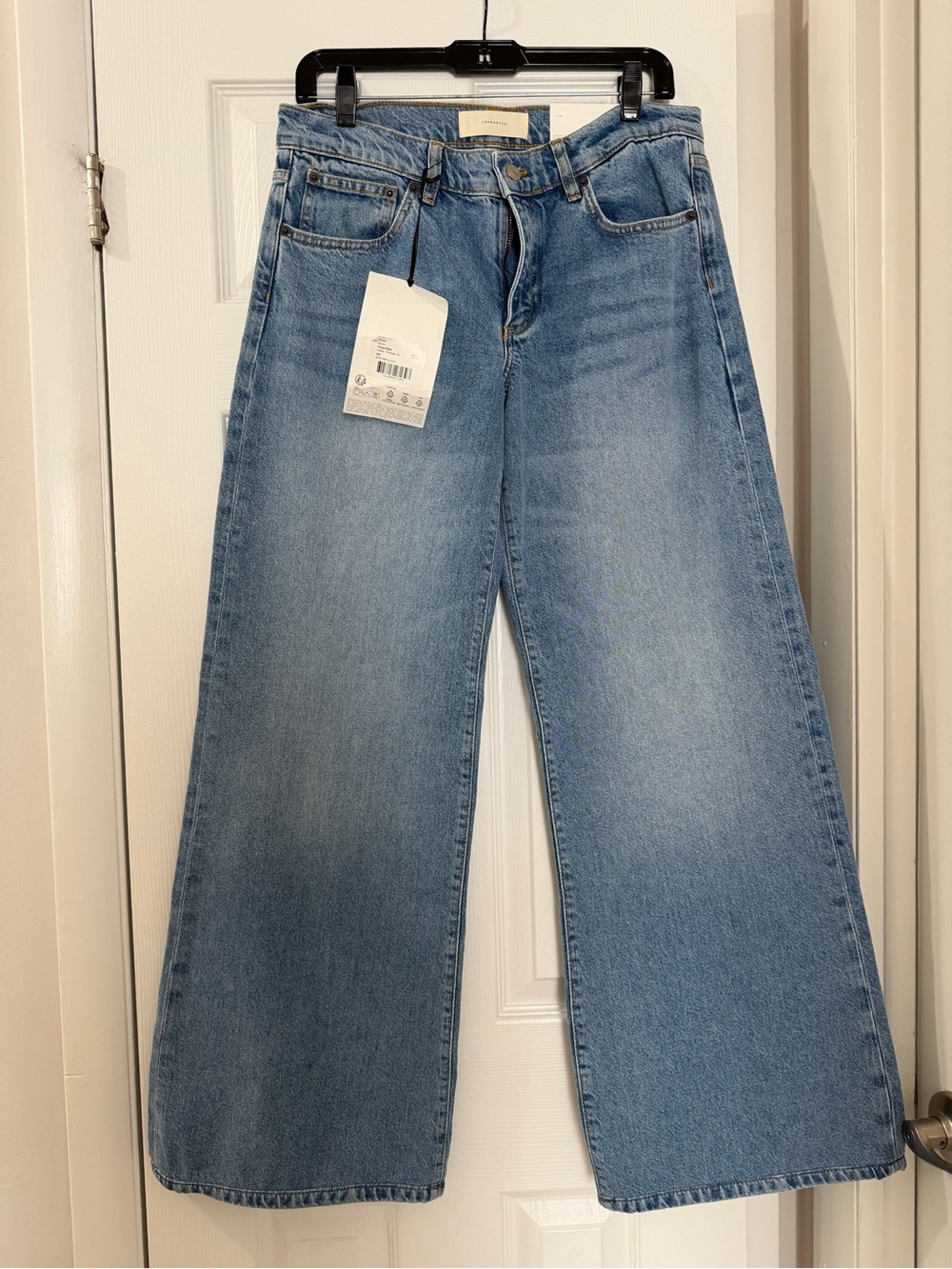 High-Rise Wide Leg Jeans in Light Blue Wash its new style kyoto - Picture 3 of 9